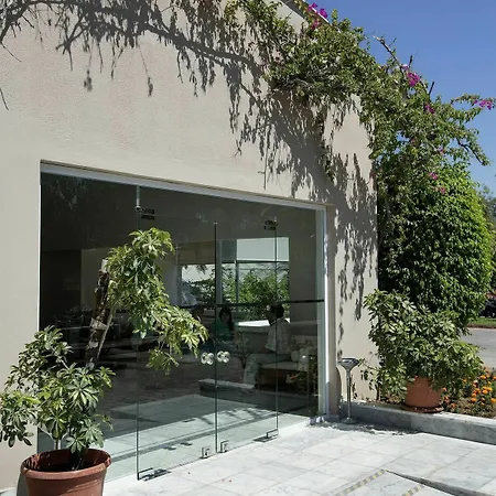 Larissa Club Hotel 4*