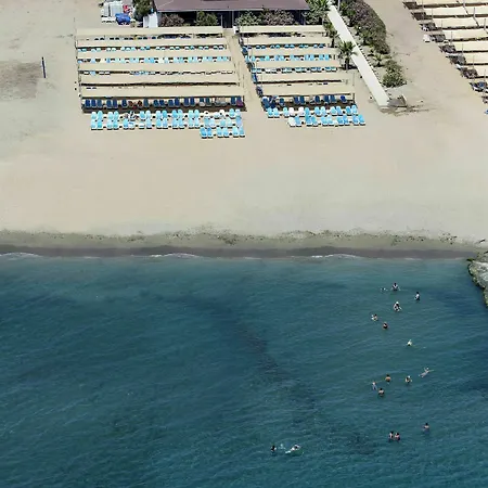 Larissa Club Szálloda 4*