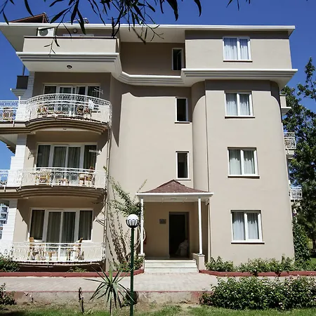 Larissa Club 4*