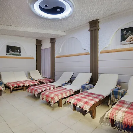 Larissa Club فندق