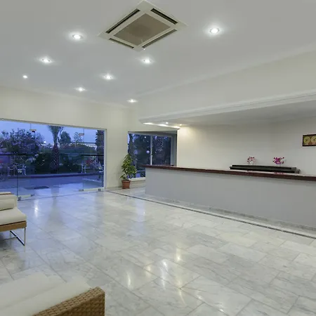 Larissa Club Otel 4*