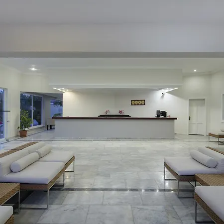 Larissa Club فندق
