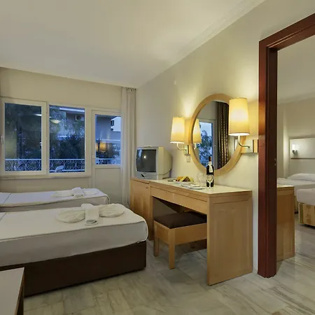 Larissa Club 4* Konaklı