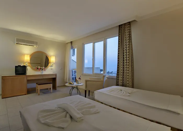 Larissa Club Hotel 4*