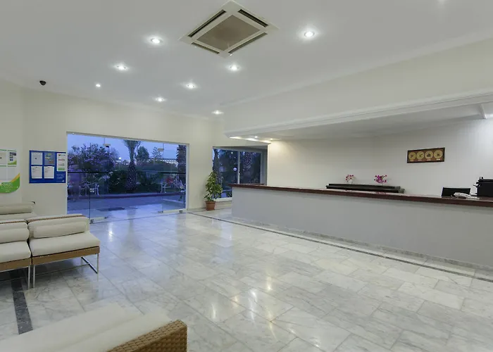Larissa Club Hotel 4*