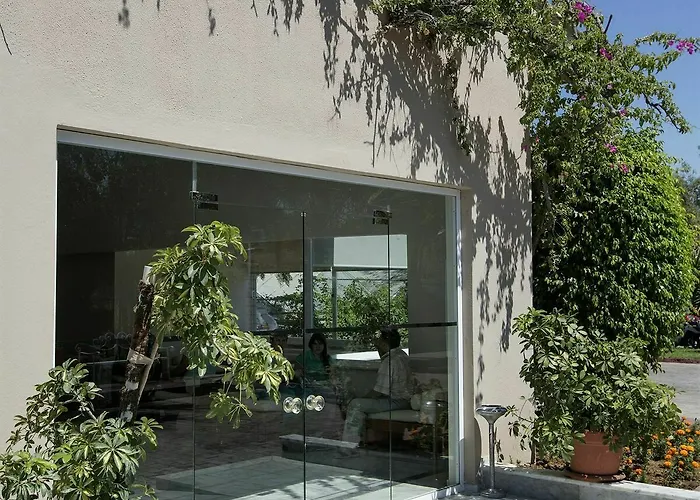Larissa Club Hotel 4*