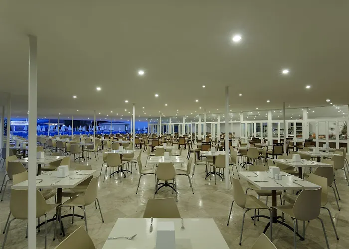 Larissa Club Hotel 4*