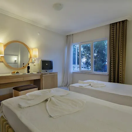 Otel Larissa Club 4*